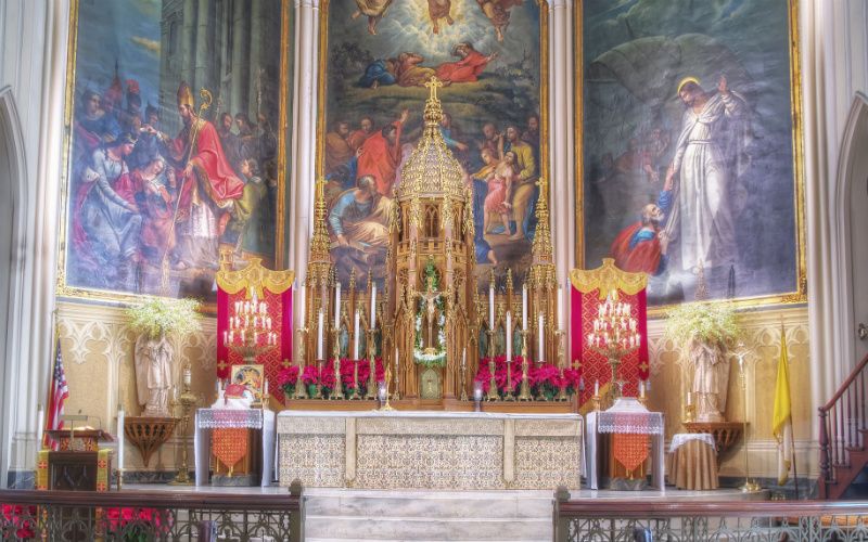 22 Beautiful Altars Worthy of the Sacrifice of the Mass
