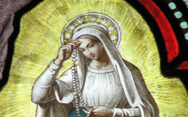 So Beautiful! Meditate to the Full Rosary Chanted in Latin