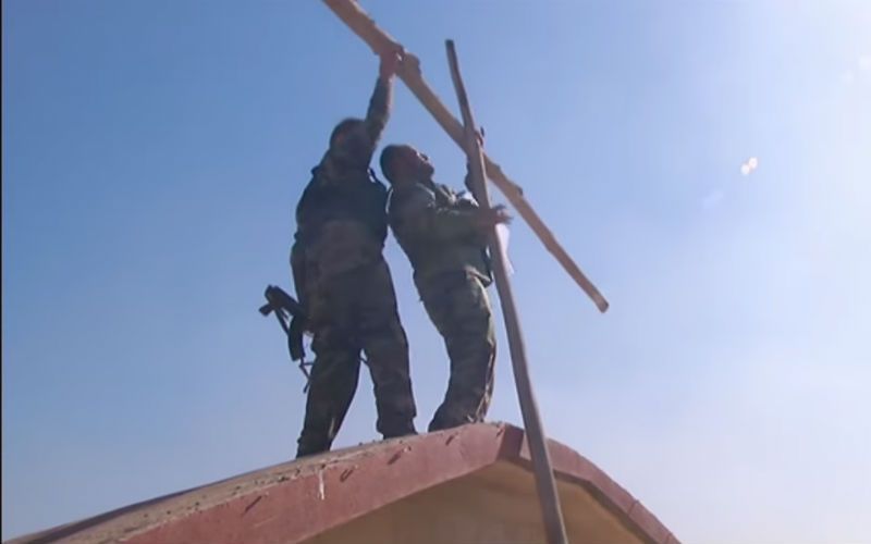 Christian Soldiers Erect Cross to Reclaim Church Liberated from ISIS