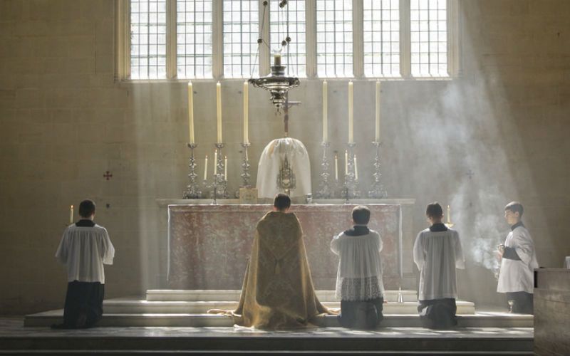 Sit Stand Kneel The Symbolic Meaning Of All That Moving At Mass 