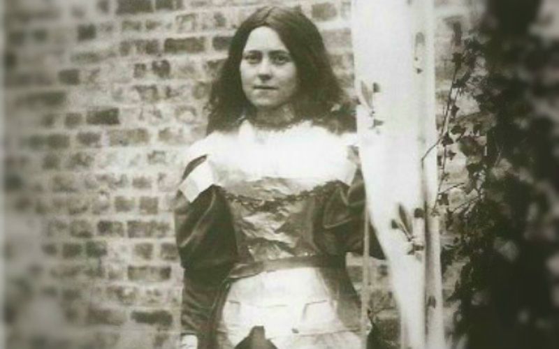 The Surprising Little-Known Story Behind St. Thérèse's Famous Joan of Arc Photo