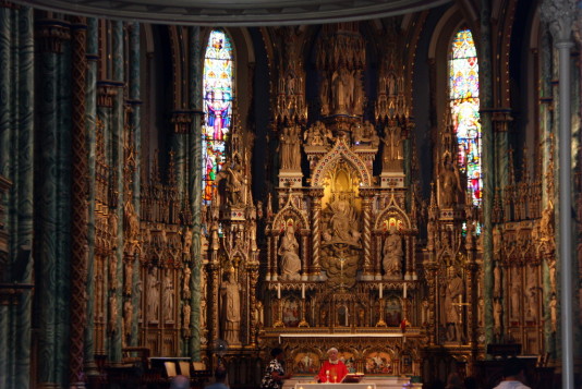 22 Beautiful Altars Worthy of the Sacrifice of the Mass