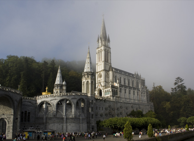 22 Mystically Beautiful Photos of Lourdes